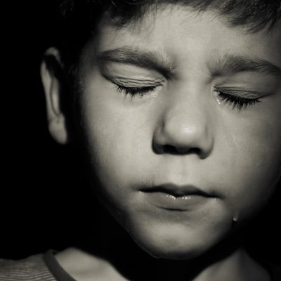 Niño Triste, Derramando Lagrimas